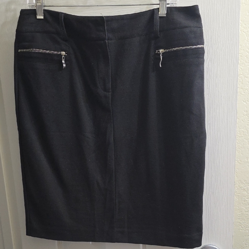 Larry Levine Black Pencil Skirt with Zip Accents Size 12